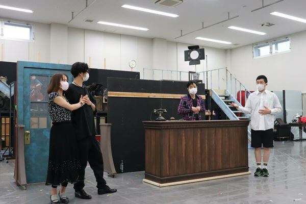 手作り感満載！ドタバタだけではない名演に期待が高まる『THE 39 STEPS ザ・サーティーナイン・ステップス』稽古場レポート