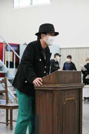 手作り感満載！ドタバタだけではない名演に期待が高まる『THE 39 STEPS ザ・サーティーナイン・ステップス』稽古場レポート