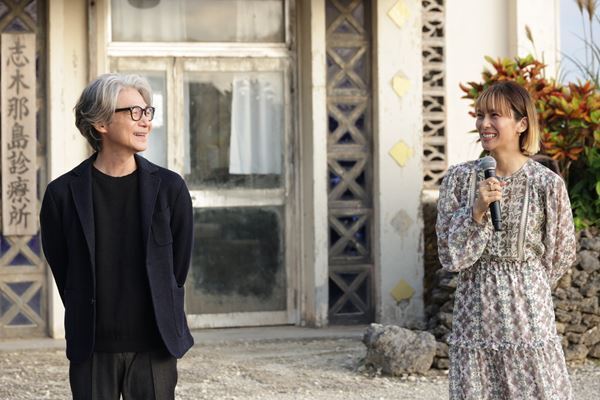 吉岡秀隆×柴咲コウ「ただいま！」ロケ地・与那国島で映画『Dr.コトー診療所』凱旋プレミア上映