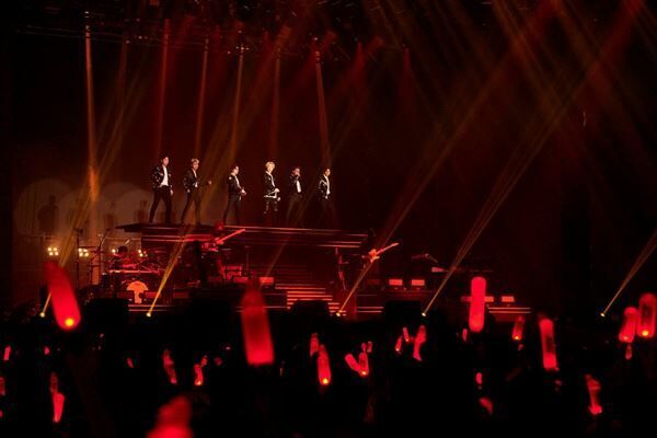 iKON、全32曲を披露した2年半ぶりジャパンツアー最終公演のオフィシャルレポート到着