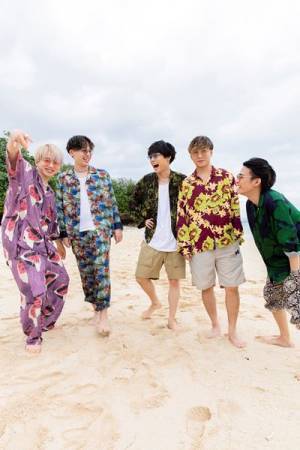 Da-iCE写真集『＋REVERSi』発売決定、沖縄を舞台にメンバーの“表裏”に迫る