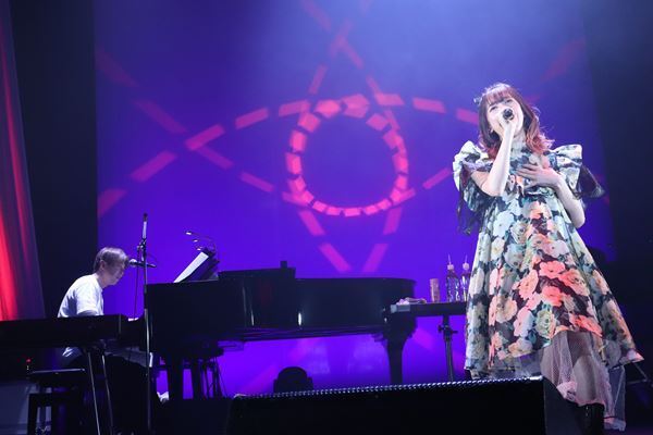 エビ中真山りか、6回目となる生誕ソロライブのレポート到着　ヒゲダン、aikoらのカバー曲も披露