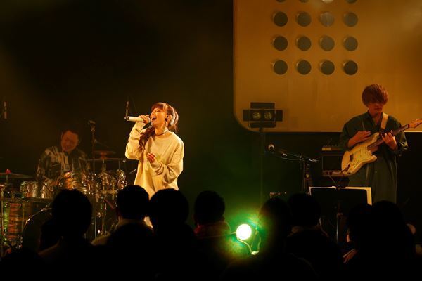 hiroko「こんな時代に沢山のお客さんが集まってくださったことが嬉しい」　 8年半ぶりの有観客ライブをアーカイブ配信中