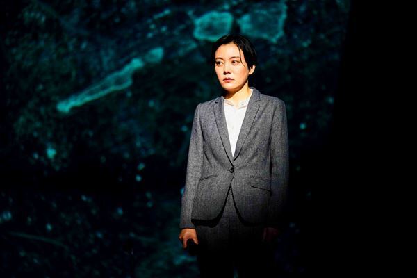 坂本昌行「人の抱える『闇』や『痛み』がリアルに表現されています」舞台『凍える』舞台写真＆コメント到着