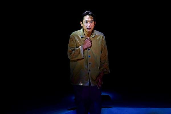 坂本昌行「人の抱える『闇』や『痛み』がリアルに表現されています」舞台『凍える』舞台写真＆コメント到着