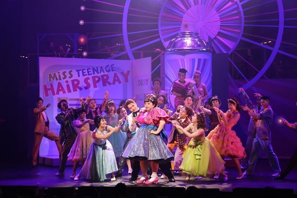 渡辺直美が主人公トレイシーを一層リアルに体現！ 完璧なキャスティングに大満足の『ヘアスプレー』日本版初演