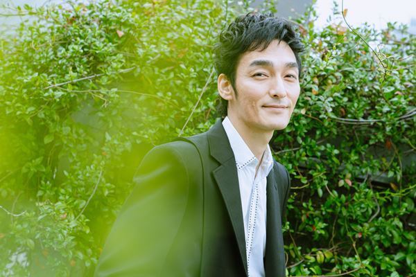 草彅剛、再び挑む『アルトゥロ・ウイの興隆』で、さらに不気味に人々を熱狂させる