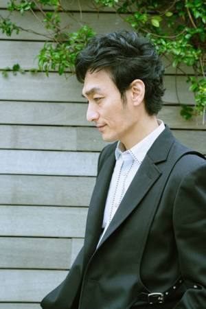 草彅剛、再び挑む『アルトゥロ・ウイの興隆』で、さらに不気味に人々を熱狂させる