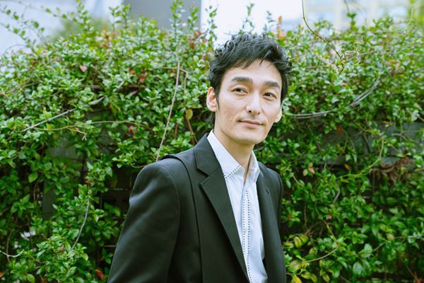 草彅剛、再び挑む『アルトゥロ・ウイの興隆』で、さらに不気味に人々を熱狂させる