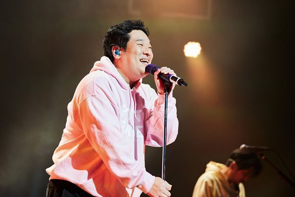 岡崎体育、全国Zeppツアー完走「必ず紅白歌合戦に出る。そしてアルバムを10万枚売ります。」