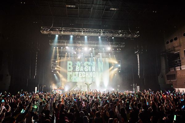 岡崎体育、全国Zeppツアー完走「必ず紅白歌合戦に出る。そしてアルバムを10万枚売ります。」