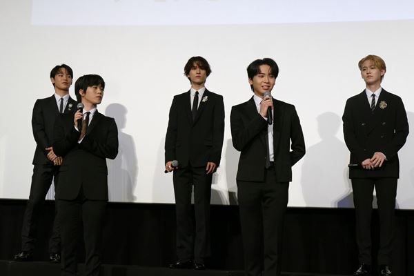 JO1『JO1 THE MOVIE「未完成」-Go to the TOP-』公開！　12羽の鳥が飛ぶ奇跡的シー ンの舞台裏とは？