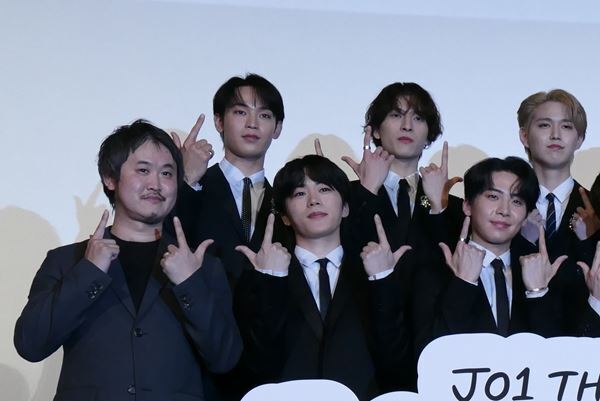 JO1『JO1 THE MOVIE「未完成」-Go to the TOP-』公開！　12羽の鳥が飛ぶ奇跡的シー ンの舞台裏とは？