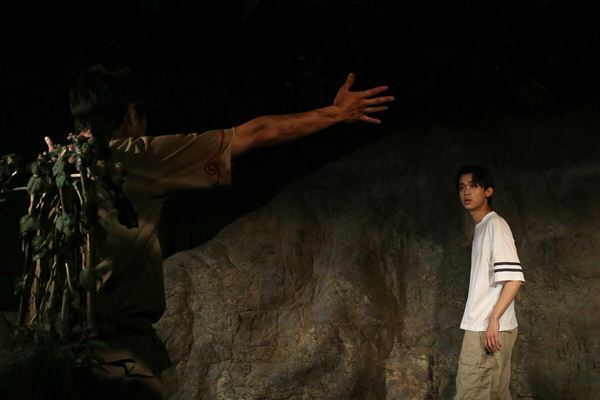 白鳥雄介「溢れ出すようなエネルギーを感じてもらいたい」 Stokes/Park『フゴッペ洞窟の翼をもつ人』開幕