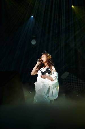 JUJU、全国ツアー追加公演でユーミンと夢のコラボレーション