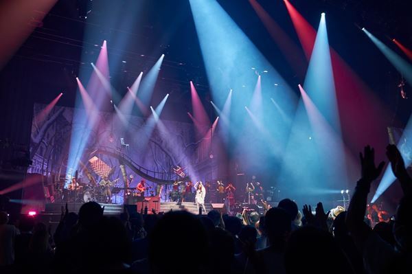 JUJU、全国ツアー追加公演でユーミンと夢のコラボレーション