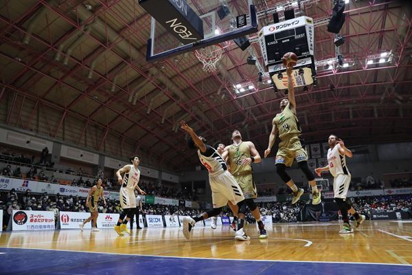5年前の歴史的Bリーグ開幕戦・A東京×琉球が再び！　6年目の幕開けへ選手たちが意気込みをズバリ!!