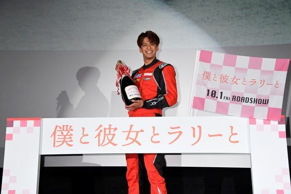 森崎ウィン、『僕と彼女とラリーと』完成披露上映会に登壇　バースデーサプライズに「恩返しができるようこれからも精進していきたい」