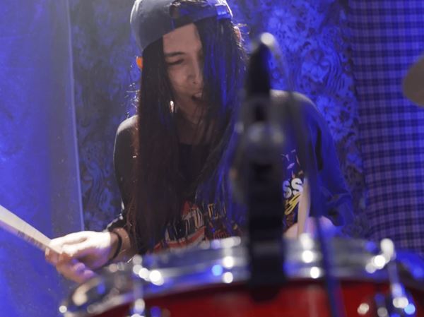 【レポート】w.o.d.がオルタナ/グランジロックの系譜と進化を見せつけた“画期的“配信ライブ