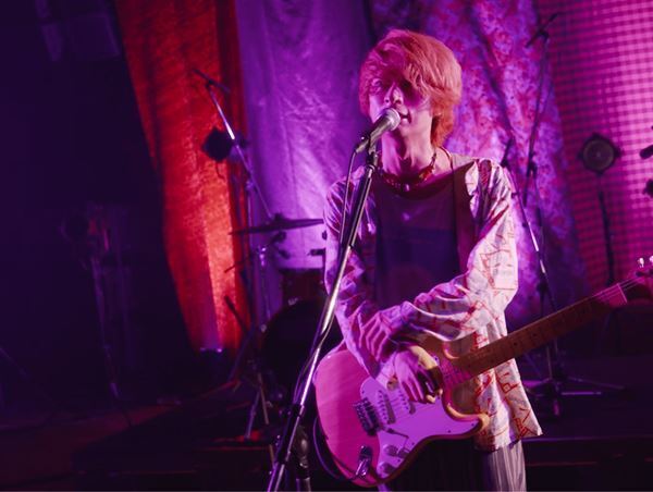 【レポート】w.o.d.がオルタナ/グランジロックの系譜と進化を見せつけた“画期的“配信ライブ