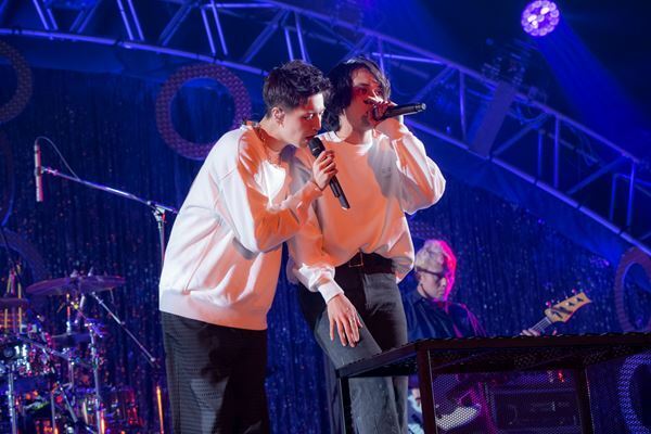 超特急×DISH//、結成10周年記念ツーマンを大阪城ホールで開催　北村匠海「いつまでも刺激し合える仲でありたい」