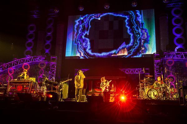 超特急×DISH//、結成10周年記念ツーマンを大阪城ホールで開催　北村匠海「いつまでも刺激し合える仲でありたい」