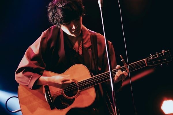 石崎ひゅーい、2年分の想いが詰まったバンド編成ツアーファイナル「全部放出していこうと思います！」