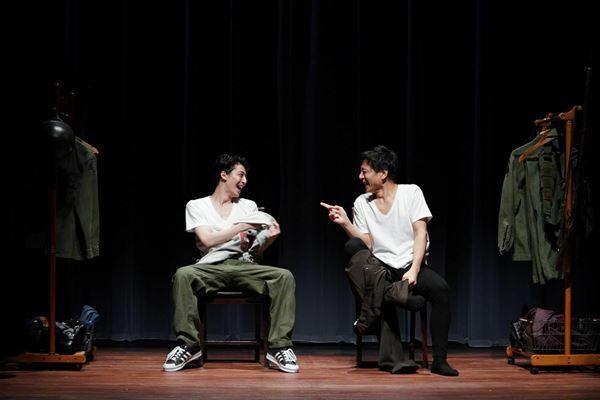 勝村政信×高杉真宙『ライフ・イン・ザ・シアター』フォトコール＆開幕直前取材で「誰もが感情移入できる人間ドキュメンタリー」