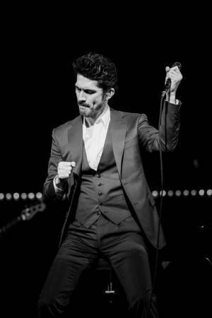 平井堅、毎年恒例『Ken’s Bar』を全編モノクロ映像で配信