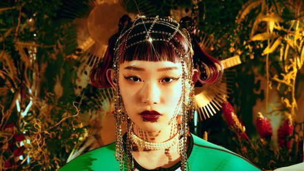 水曜日のカンパネラ、詩羽がお天気キャスターに扮する「卑弥呼」MV公開