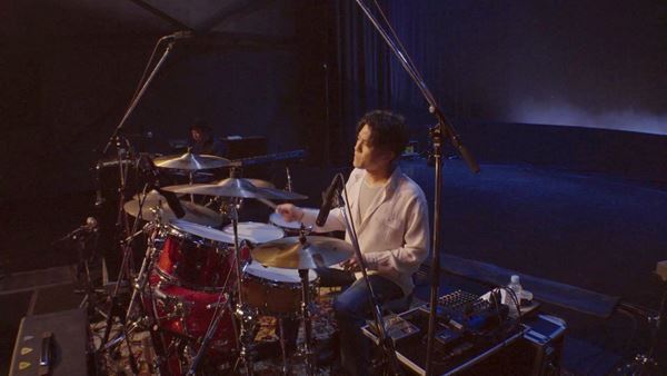 back number、TikTokライブで新曲「黄色」初パフォーマンス