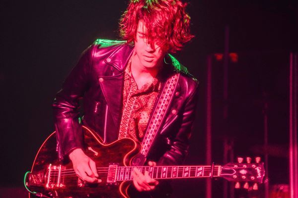 GLIM SPANKY、思い出の地・STUDIO COASTで開催した全国ツアー追加公演『Extra Show』レポート