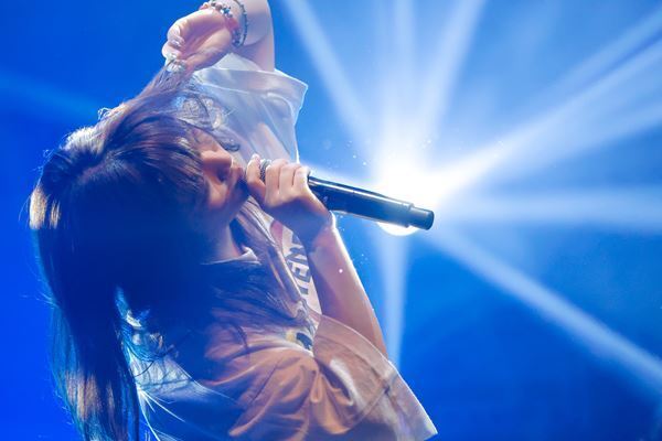 にしな、初ワンマンでみせた音楽への切実な覚悟「これから先も、どこまでも自由に」