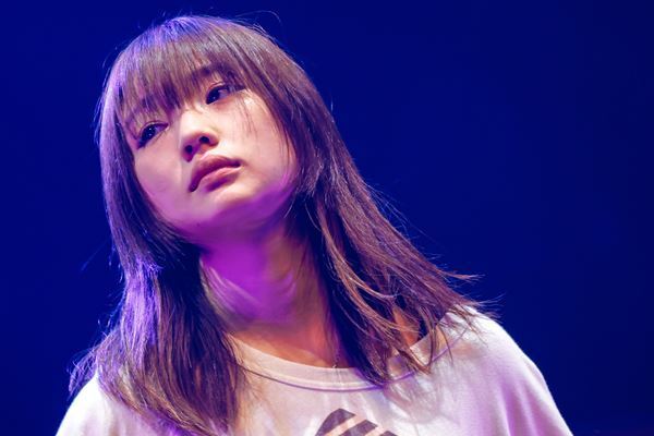 にしな、初ワンマンでみせた音楽への切実な覚悟「これから先も、どこまでも自由に」