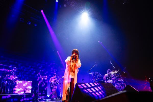 にしな、初ワンマンでみせた音楽への切実な覚悟「これから先も、どこまでも自由に」