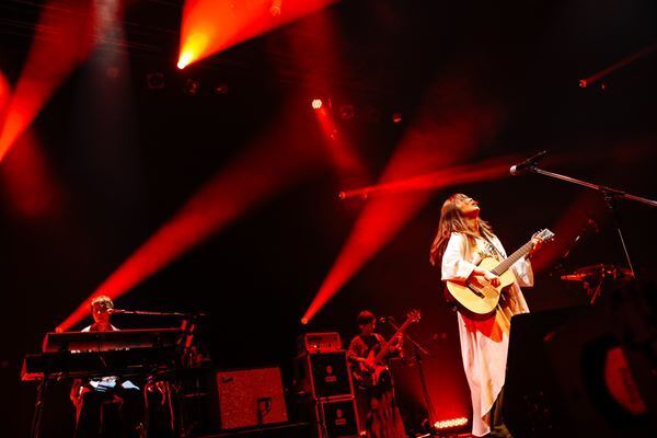 にしな、初ワンマンでみせた音楽への切実な覚悟「これから先も、どこまでも自由に」