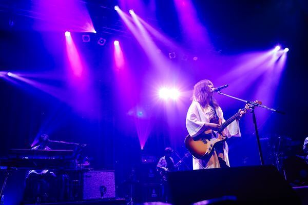 にしな、初ワンマンでみせた音楽への切実な覚悟「これから先も、どこまでも自由に」