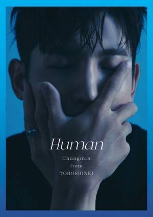 東方神起チャンミン、ミニアルバム『Human』の特大ボードが東京メトロ新宿駅に登場