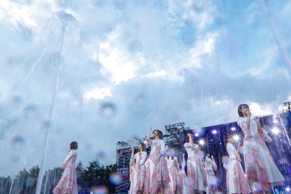 櫻坂46＆日向坂46「これからも互いに高みを」合同ライブ『W-KEYAKI FES.2021』レポート