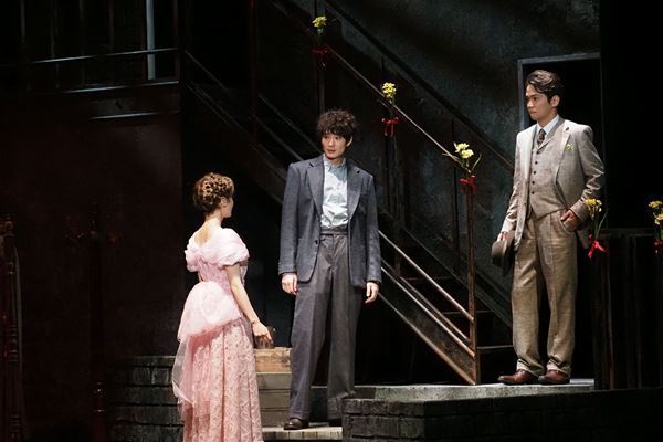 岡田将生、倉科カナ、竪山隼太、麻実れいがつくる「やさしい空間」『ガラスの動物園』上演中