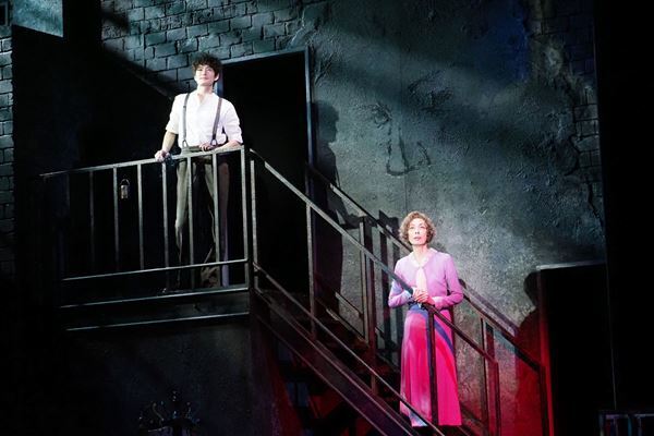 岡田将生、倉科カナ、竪山隼太、麻実れいがつくる「やさしい空間」『ガラスの動物園』上演中