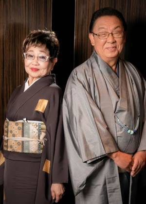 梅沢富美男が「人情芝居に歌と踊り、どれも満足いただける」と自信、泉ピン子と明治座で新年祝う