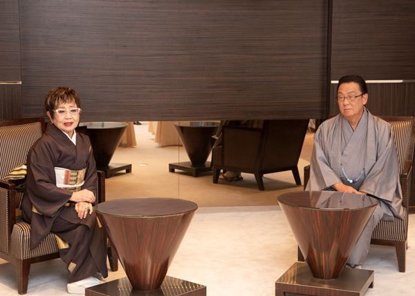 梅沢富美男が「人情芝居に歌と踊り、どれも満足いただける」と自信、泉ピン子と明治座で新年祝う