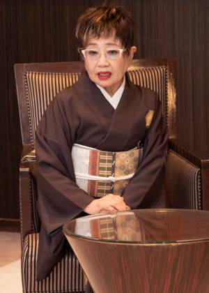 梅沢富美男が「人情芝居に歌と踊り、どれも満足いただける」と自信、泉ピン子と明治座で新年祝う