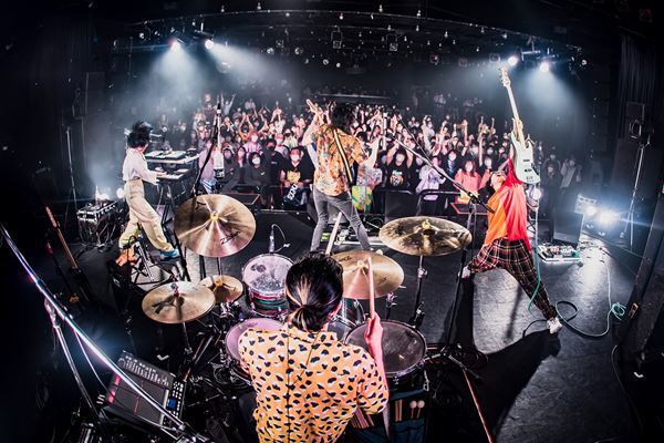 【ライブレポート】3年ぶりのWiennersツーマンイベント　切磋琢磨、相乗効果で最高沸点となったリキッドファイナル公演