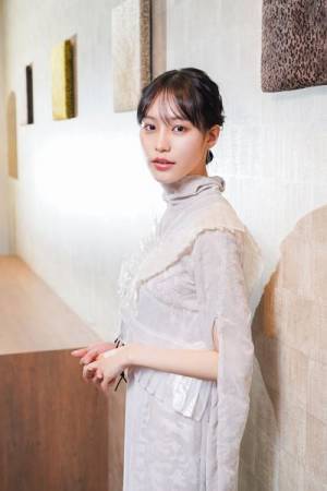 緊迫感あふれる映画の“唯一の癒し”に。女優・南沙良、18歳の今