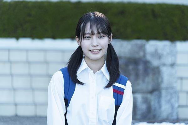 緊迫感あふれる映画の“唯一の癒し”に。女優・南沙良、18歳の今