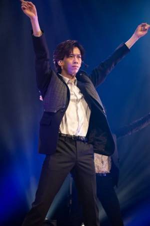 『超特急と成人式』オフィシャルレポ到着、トークコーナーではメンバーのプライベート写真も公開