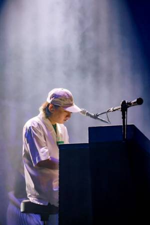 ビッケブランカ、音楽性の幅広さと新鮮味を証明した『FATE TOUR 2147』ファイナルで全18曲披露