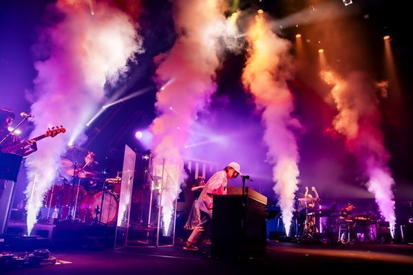 ビッケブランカ、音楽性の幅広さと新鮮味を証明した『FATE TOUR 2147』ファイナルで全18曲披露